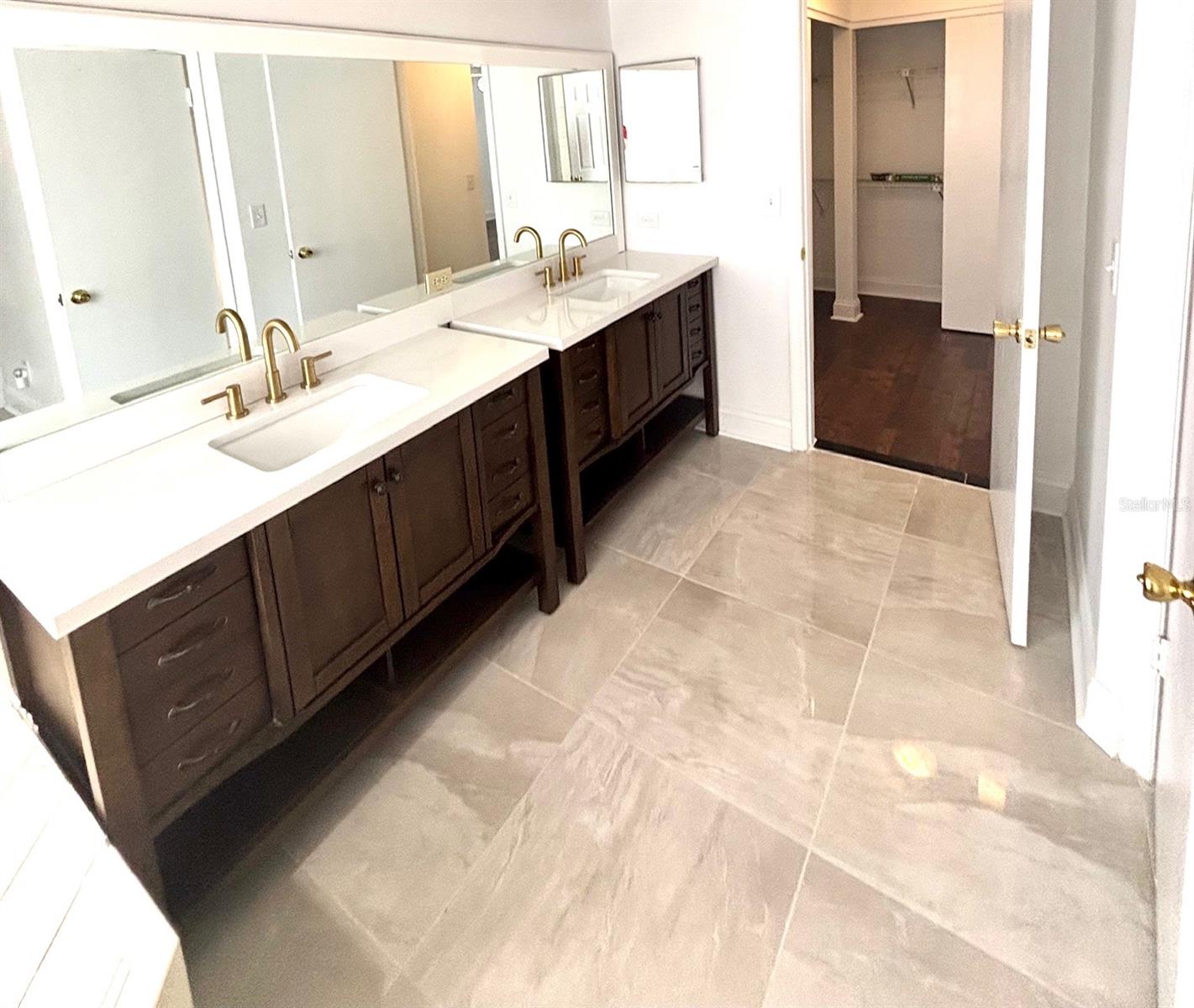 Image 11 of 23 For 2233 Springwood Circle W