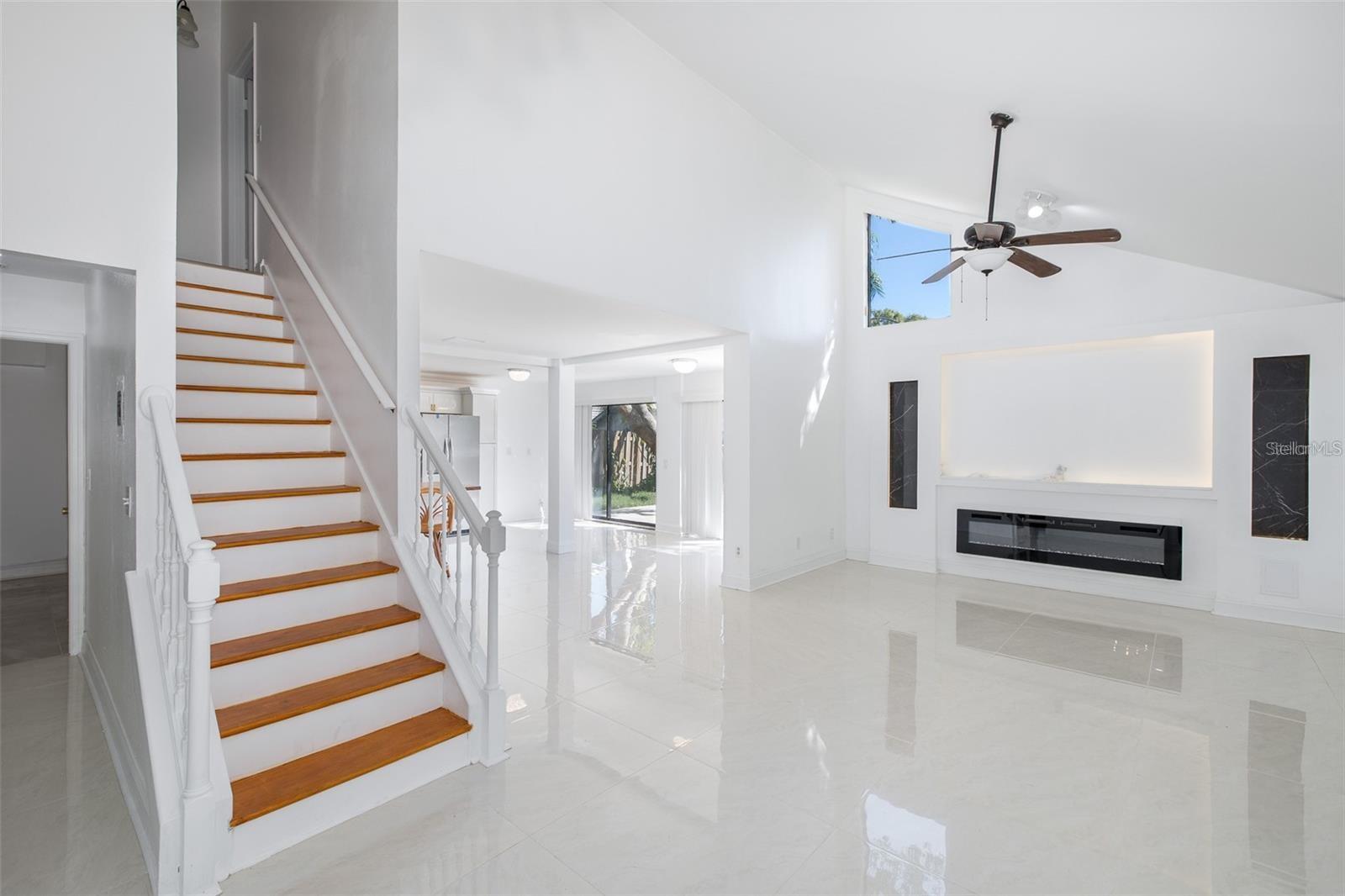 Image 12 of 23 For 2233 Springwood Circle W