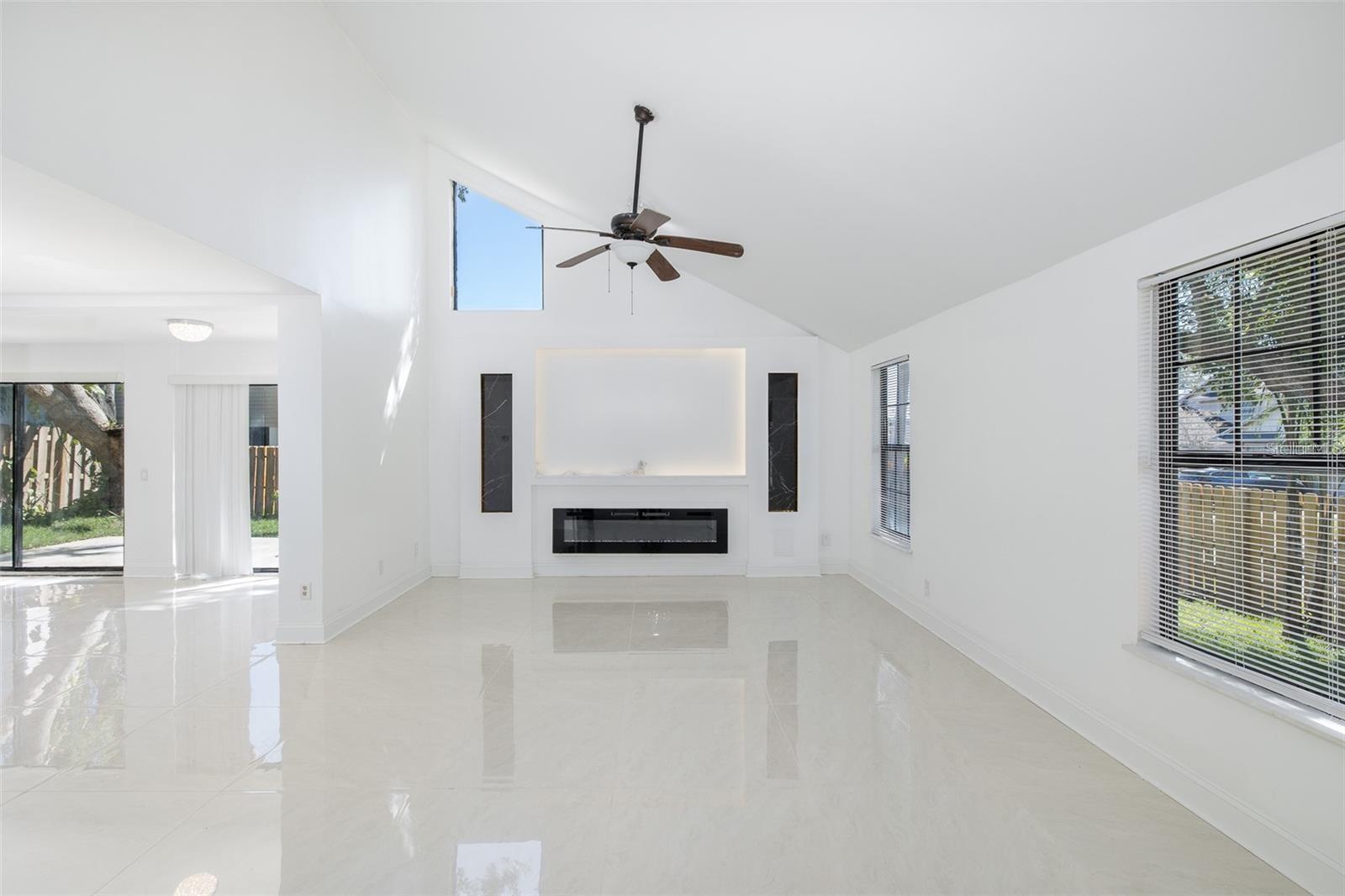 Image 14 of 23 For 2233 Springwood Circle W