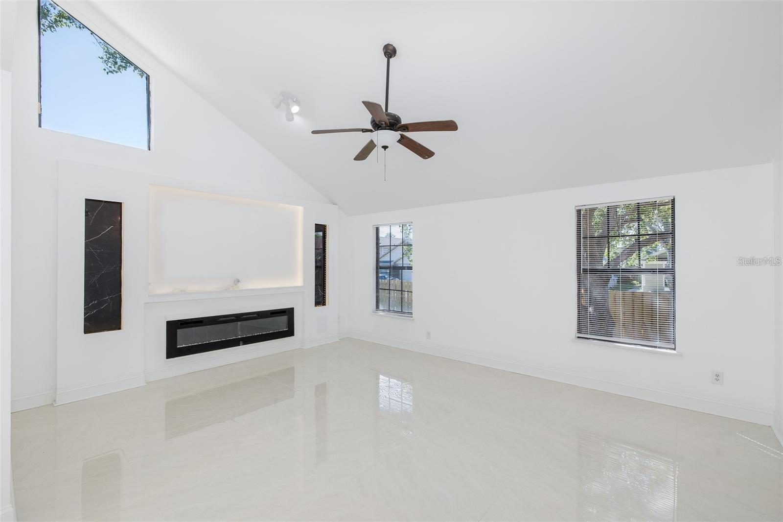 Image 17 of 23 For 2233 Springwood Circle W
