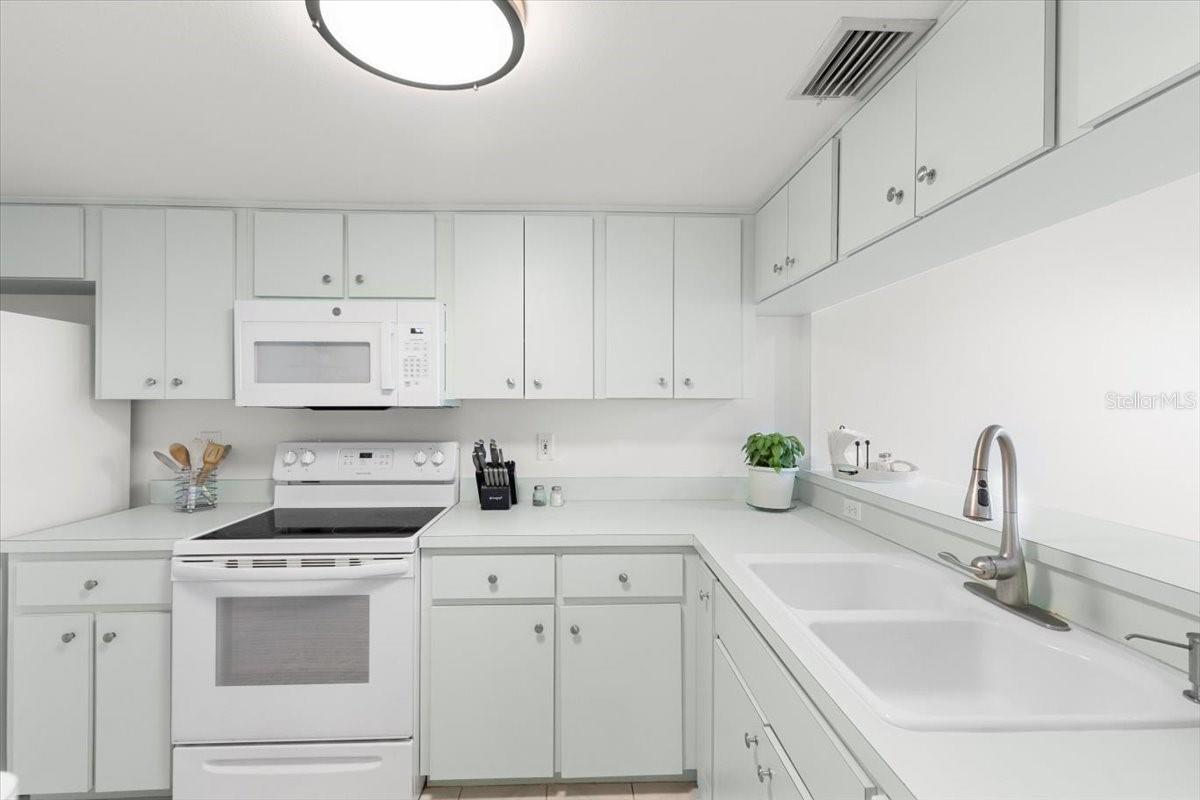 Image 8 of 25 For 3366 Mermoor Drive 1106