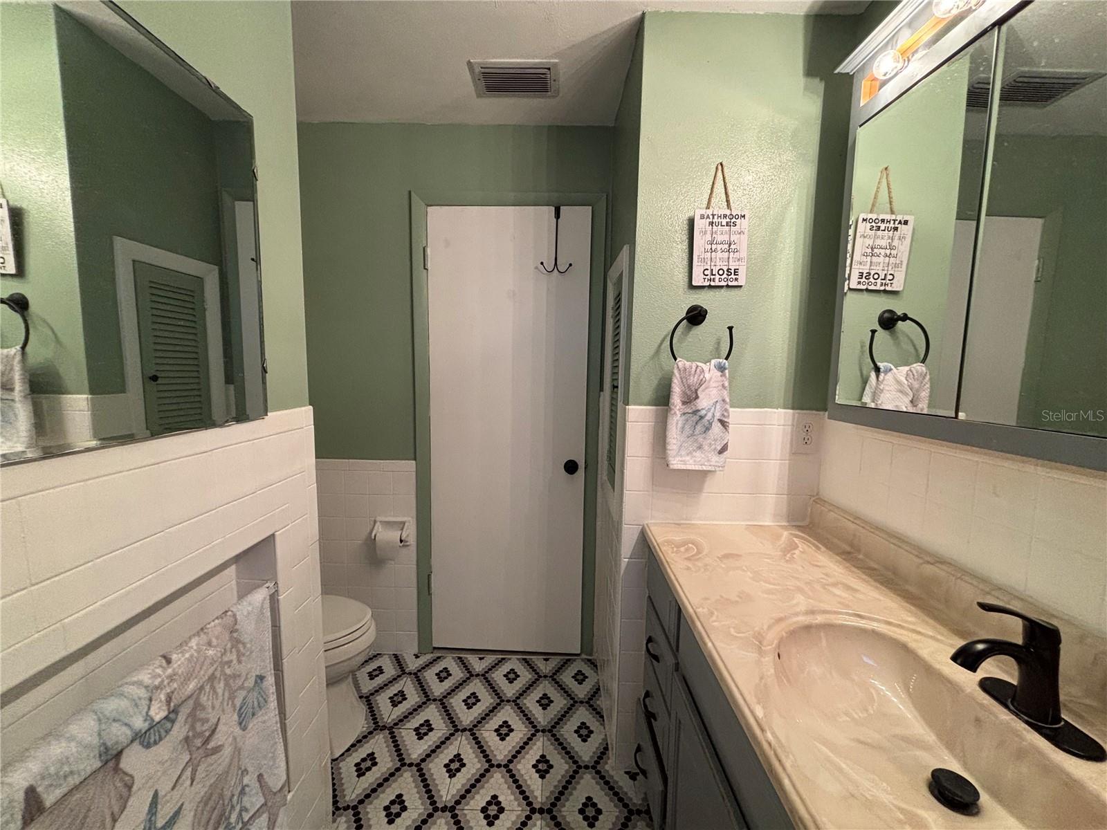 Image 18 of 25 For 821 Karen Street