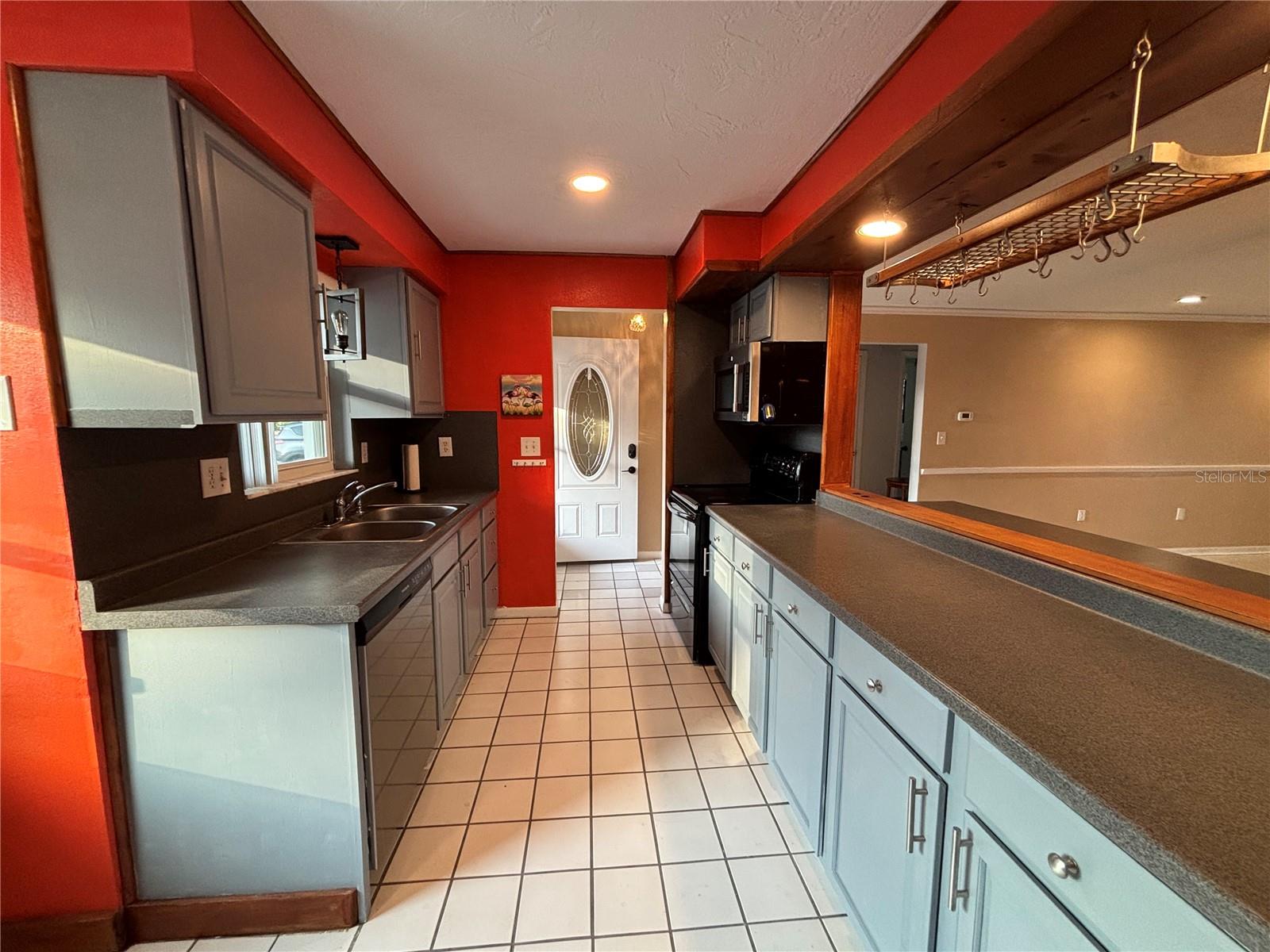 Image 3 of 25 For 821 Karen Street