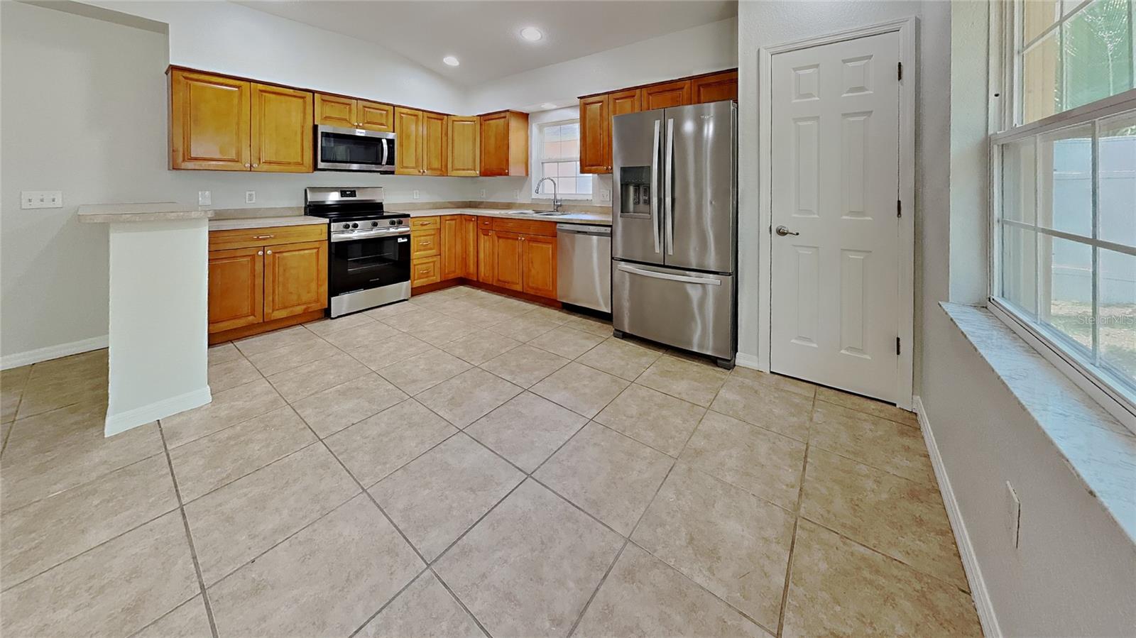 Image 10 of 16 For 1850 Fuller Drive