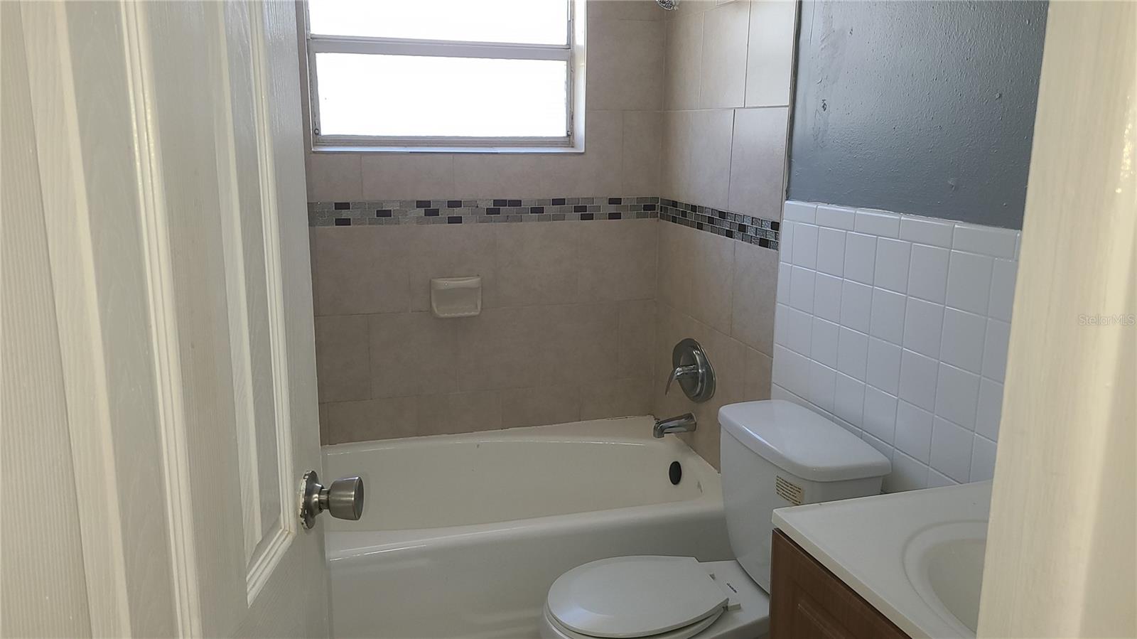 Image 6 of 13 For 10704 N 15th Streets B