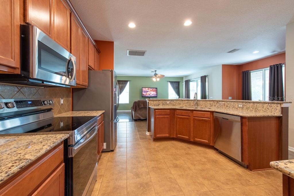 Image 14 of 61 For 18424 Cypress Bay Parkway