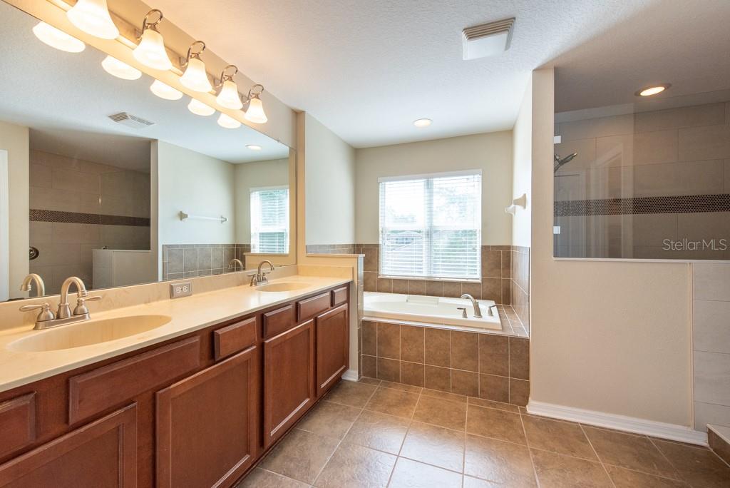 Image 24 of 61 For 18424 Cypress Bay Parkway