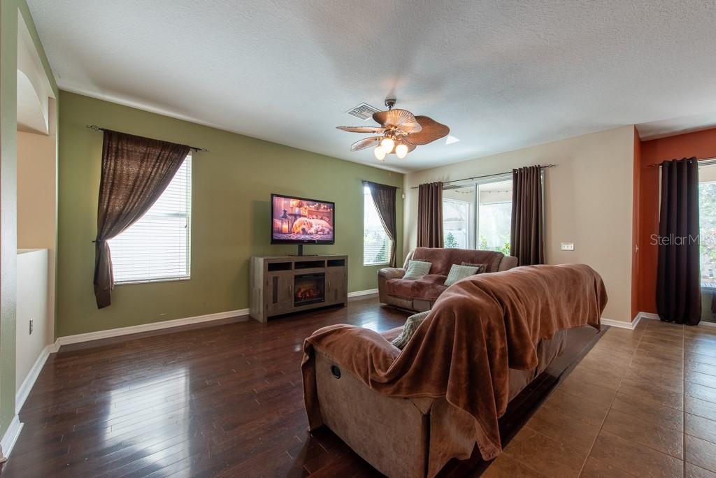 Image 6 of 61 For 18424 Cypress Bay Parkway