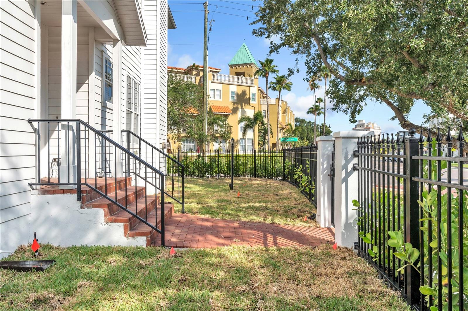 Image 16 of 31 For 113 Bosphorous Avenue 5