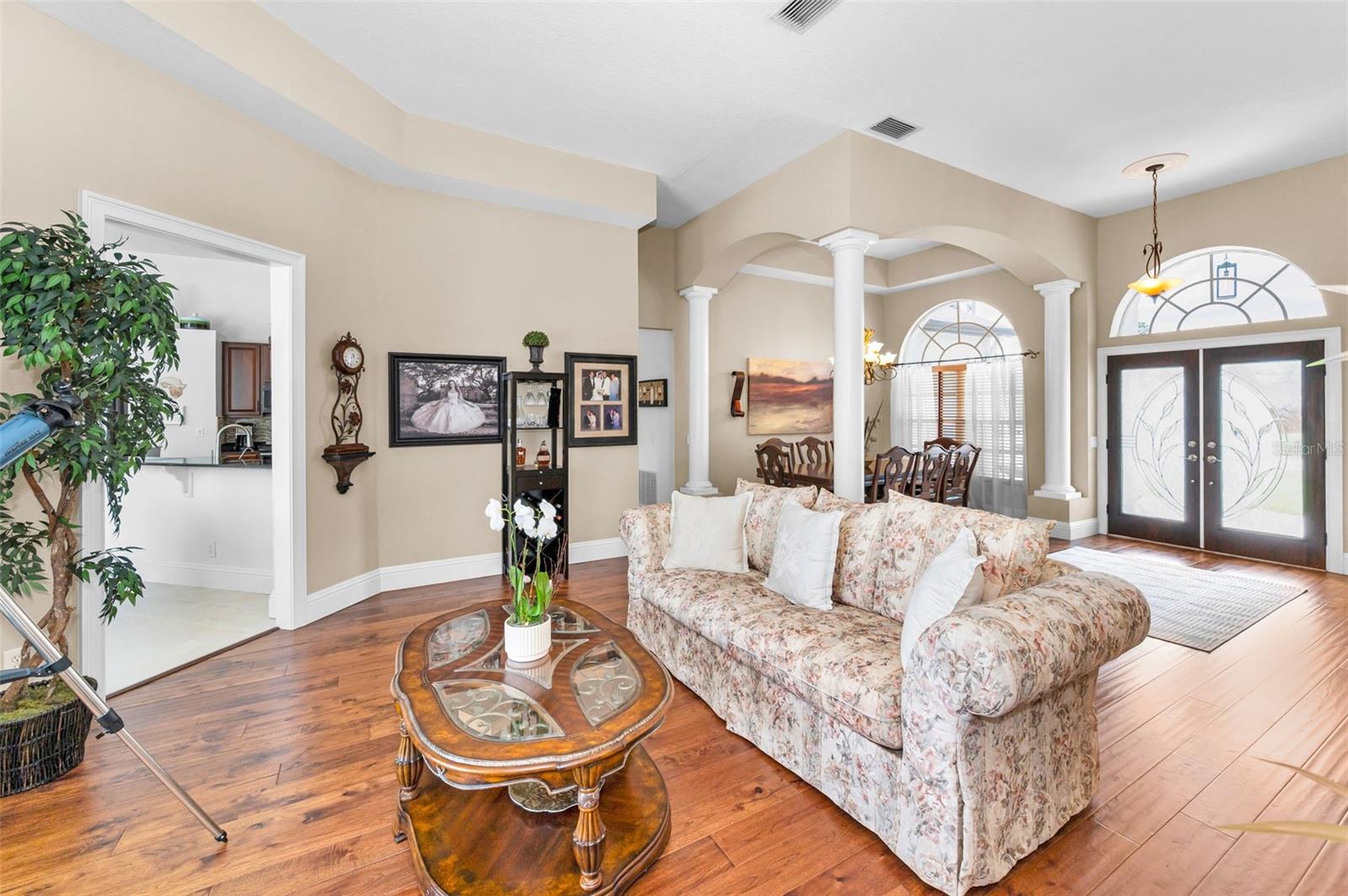 Listing photo id 13 for 9208 Brindlewood Drive
