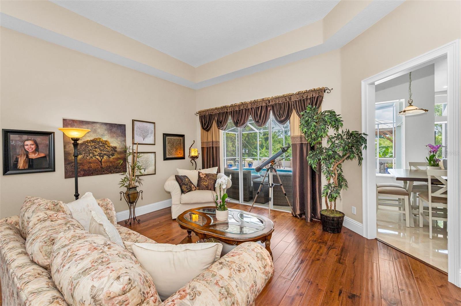 Listing photo id 15 for 9208 Brindlewood Drive