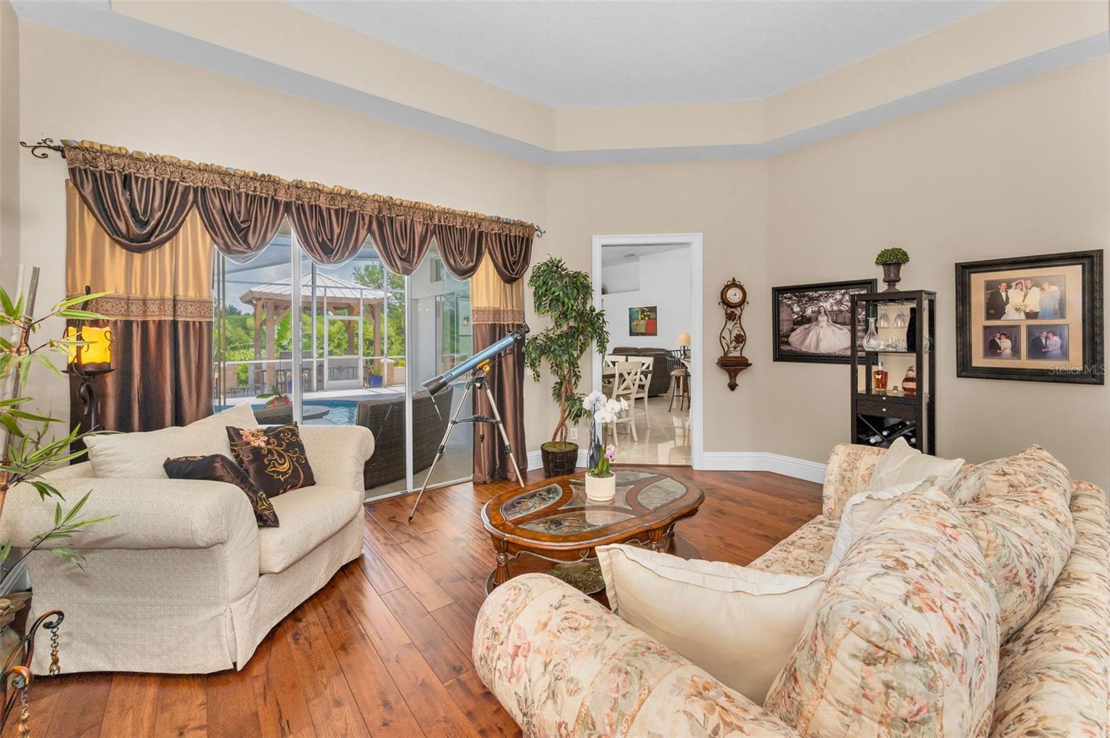 Listing photo id 16 for 9208 Brindlewood Drive