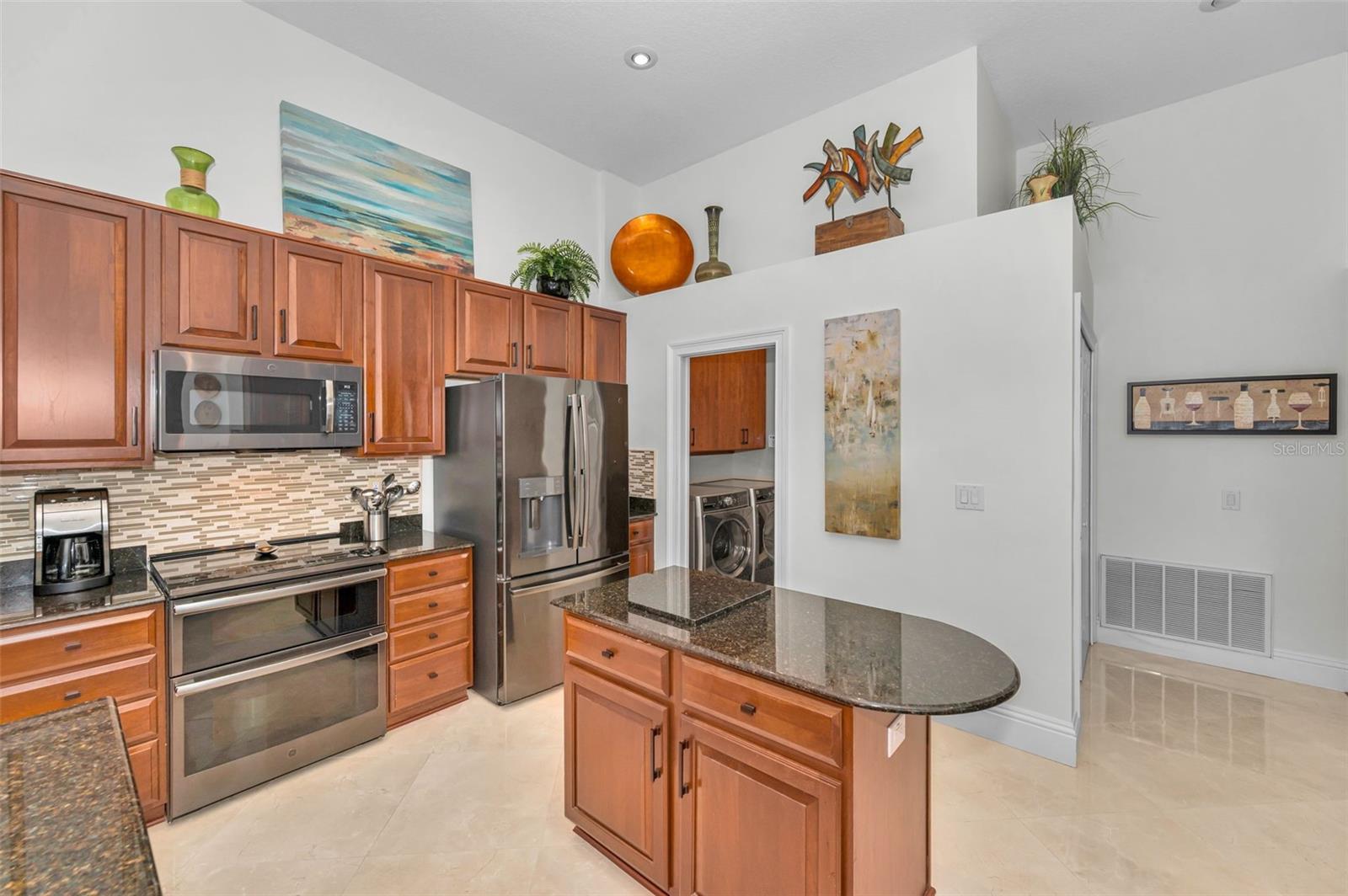 Listing photo id 18 for 9208 Brindlewood Drive