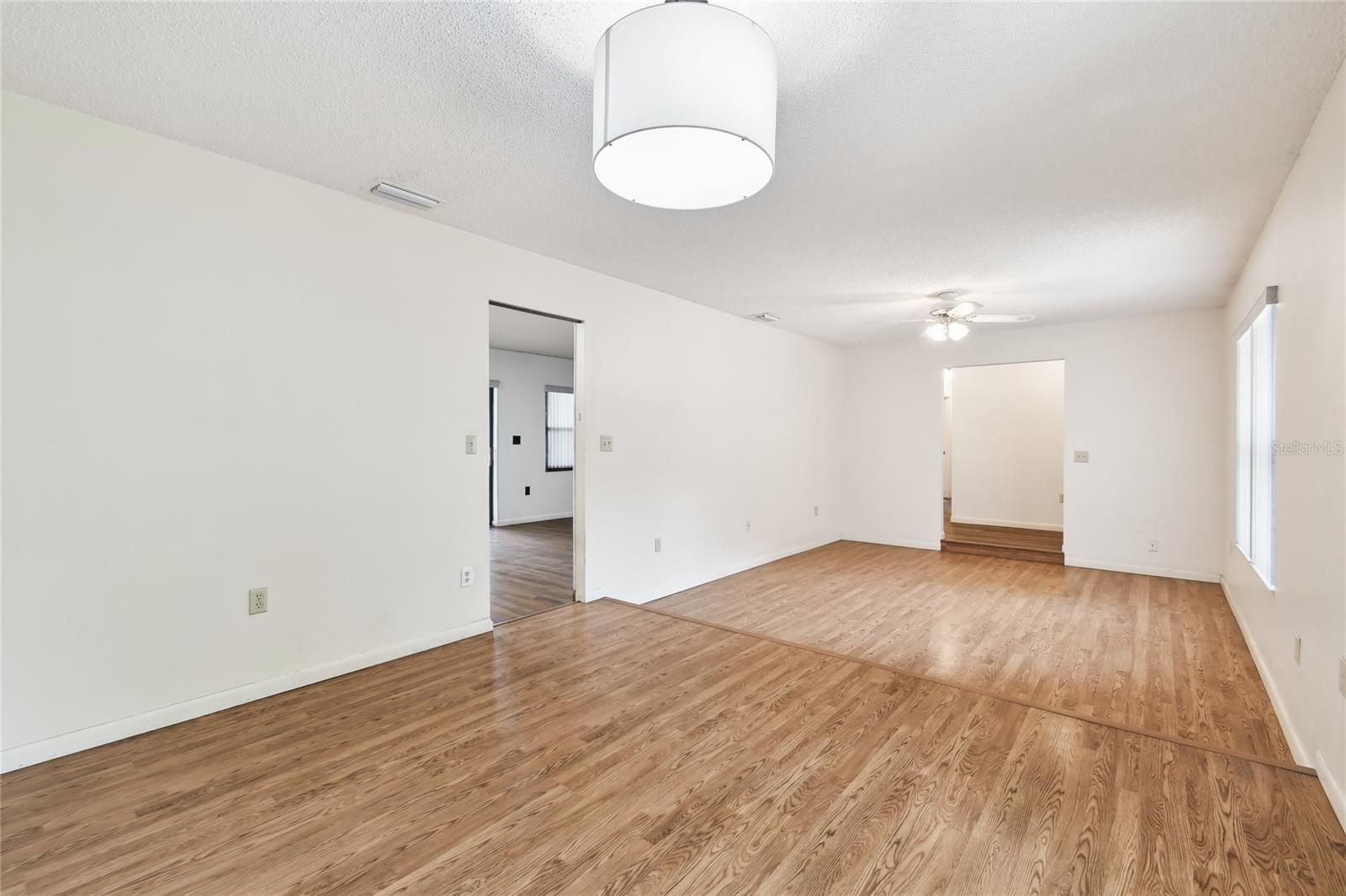 Image 13 of 81 For 1102 Shadowbrook Drive N