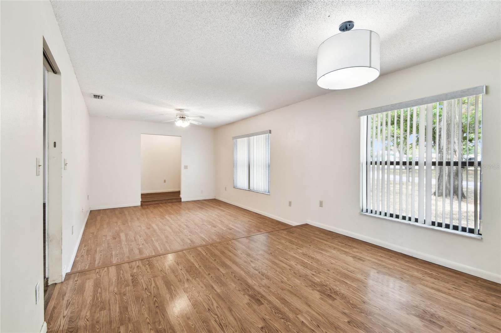 Image 14 of 81 For 1102 Shadowbrook Drive N
