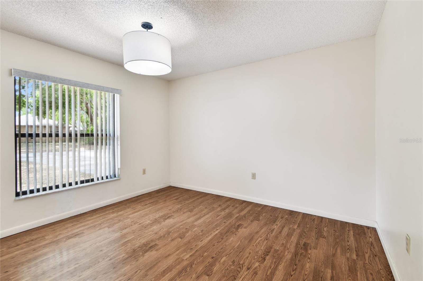 Image 15 of 81 For 1102 Shadowbrook Drive N