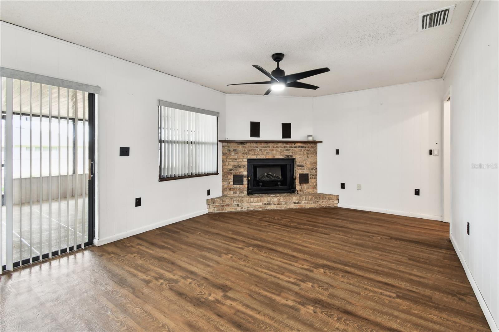 Image 16 of 81 For 1102 Shadowbrook Drive N