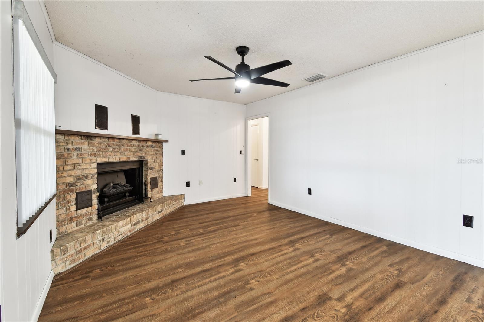 Image 17 of 81 For 1102 Shadowbrook Drive N