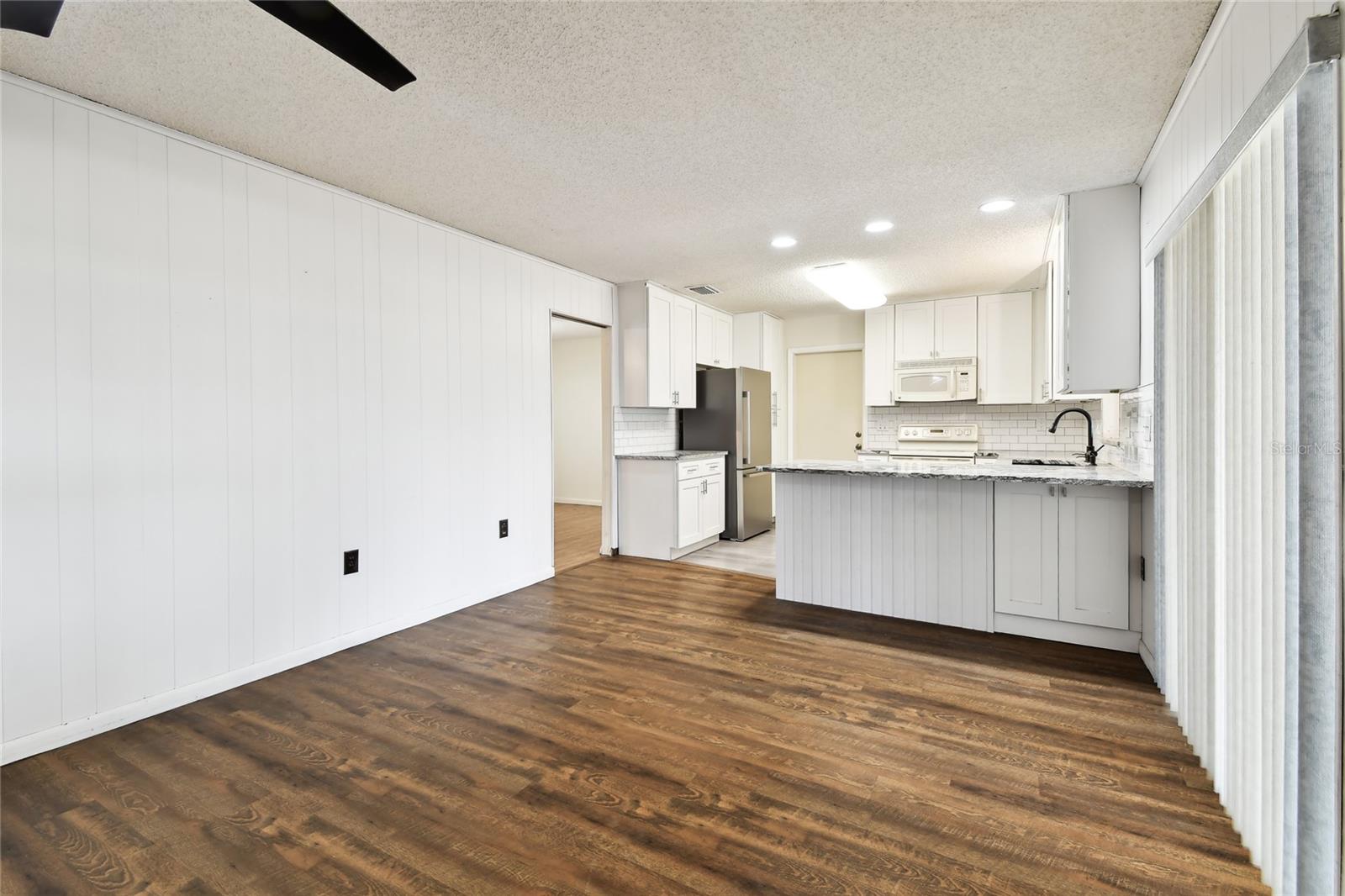 Image 18 of 81 For 1102 Shadowbrook Drive N