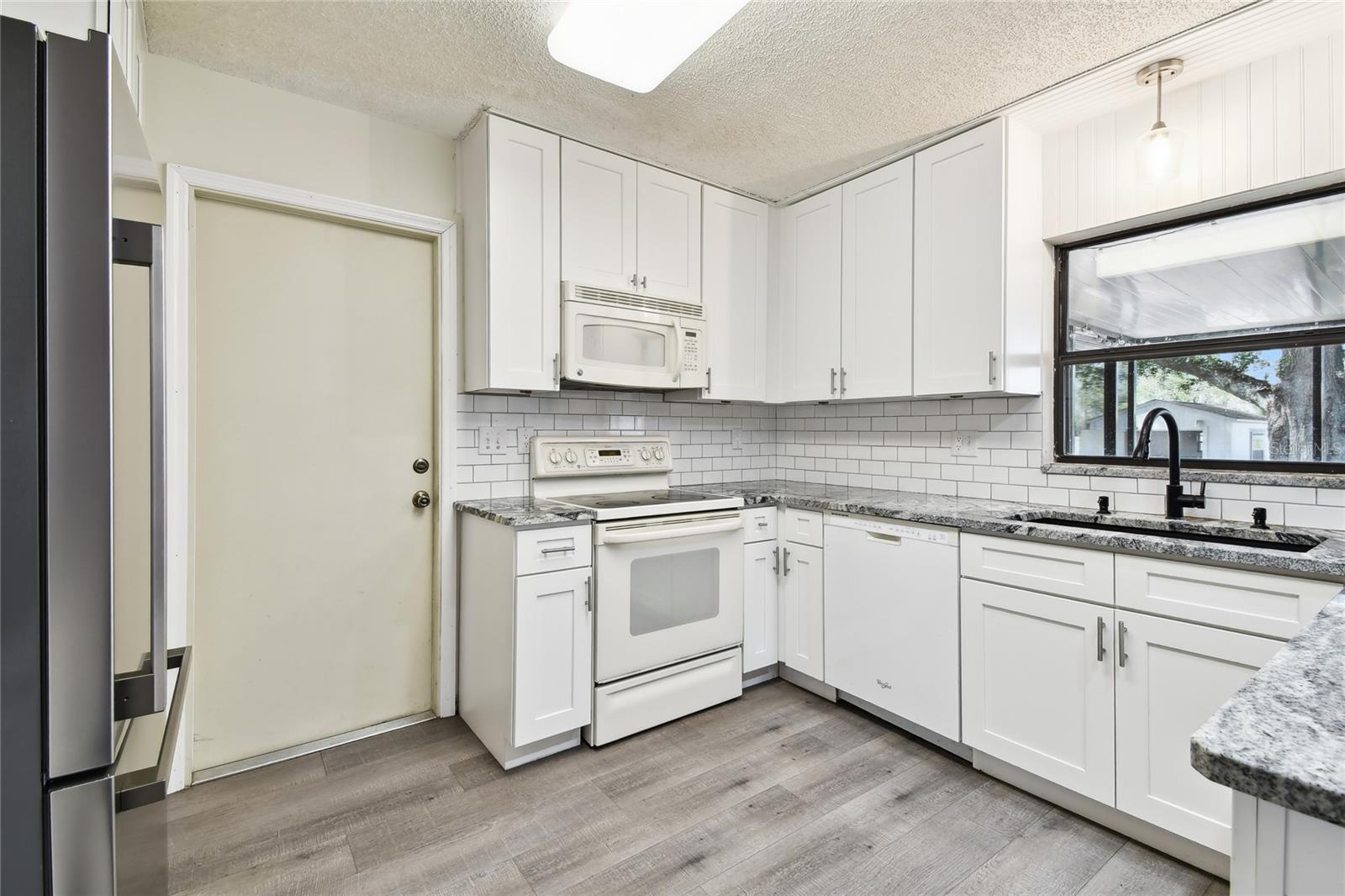 Image 22 of 81 For 1102 Shadowbrook Drive N