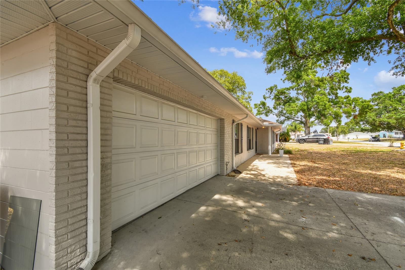 Image 3 of 81 For 1102 Shadowbrook Drive N