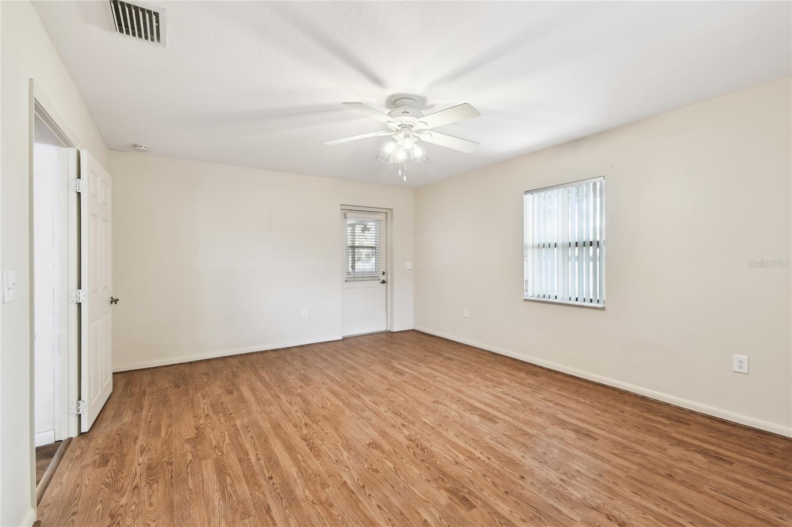 Image 38 of 81 For 1102 Shadowbrook Drive N