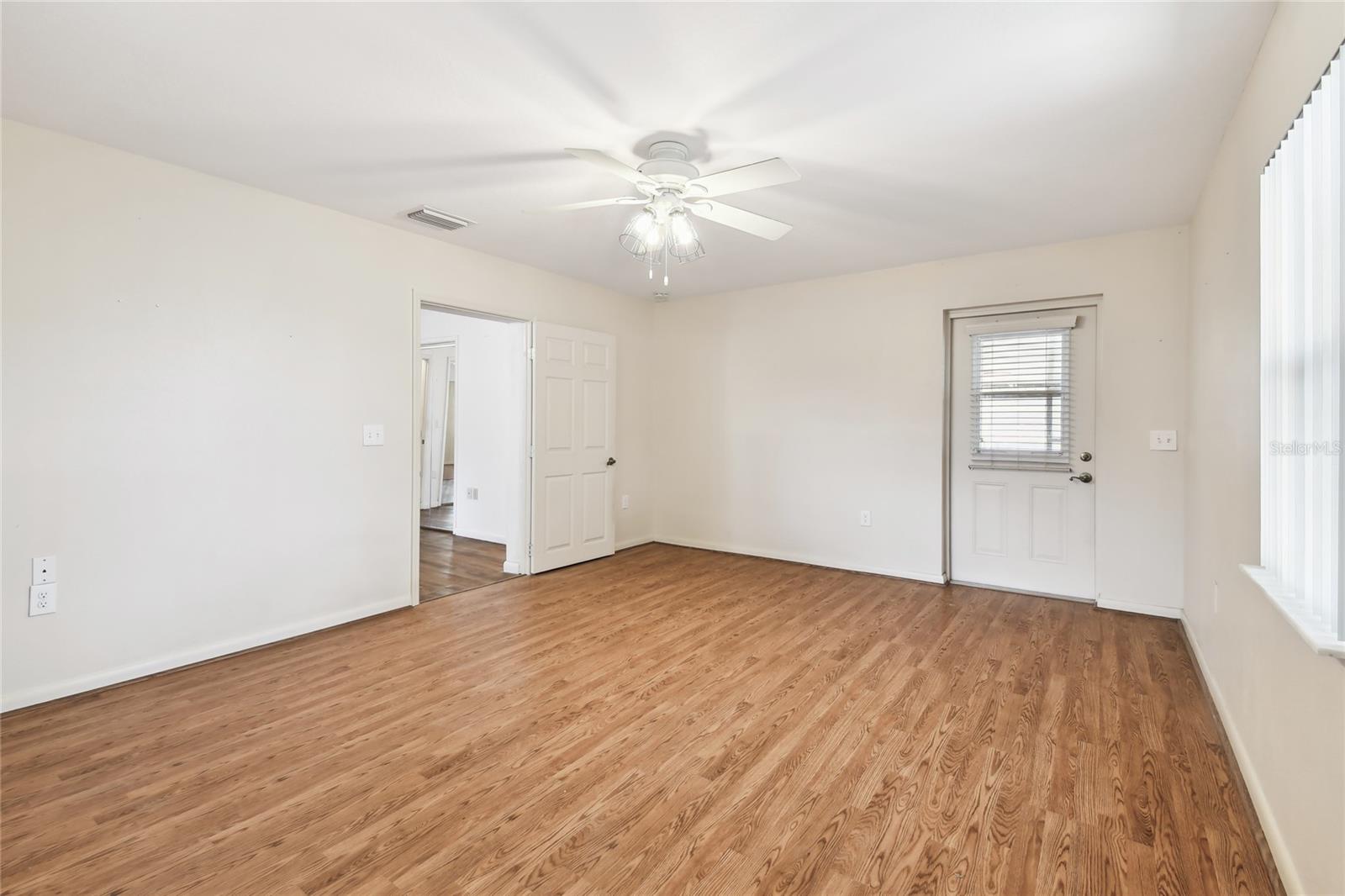 Image 39 of 81 For 1102 Shadowbrook Drive N