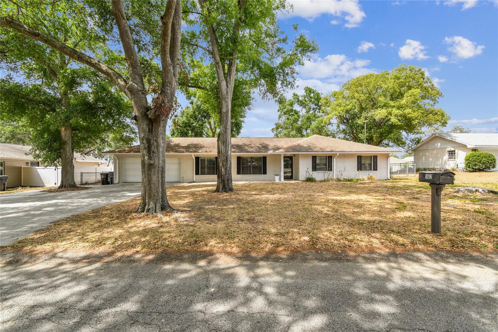 Image 4 of 81 For 1102 Shadowbrook Drive N