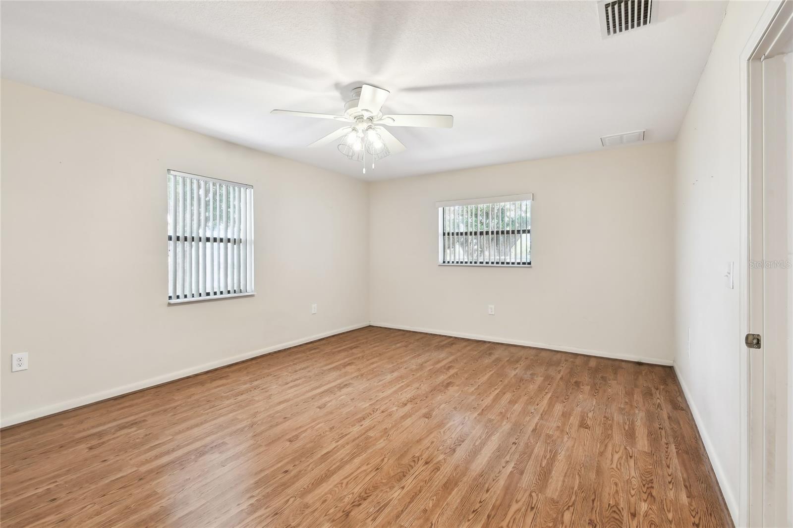 Image 41 of 81 For 1102 Shadowbrook Drive N