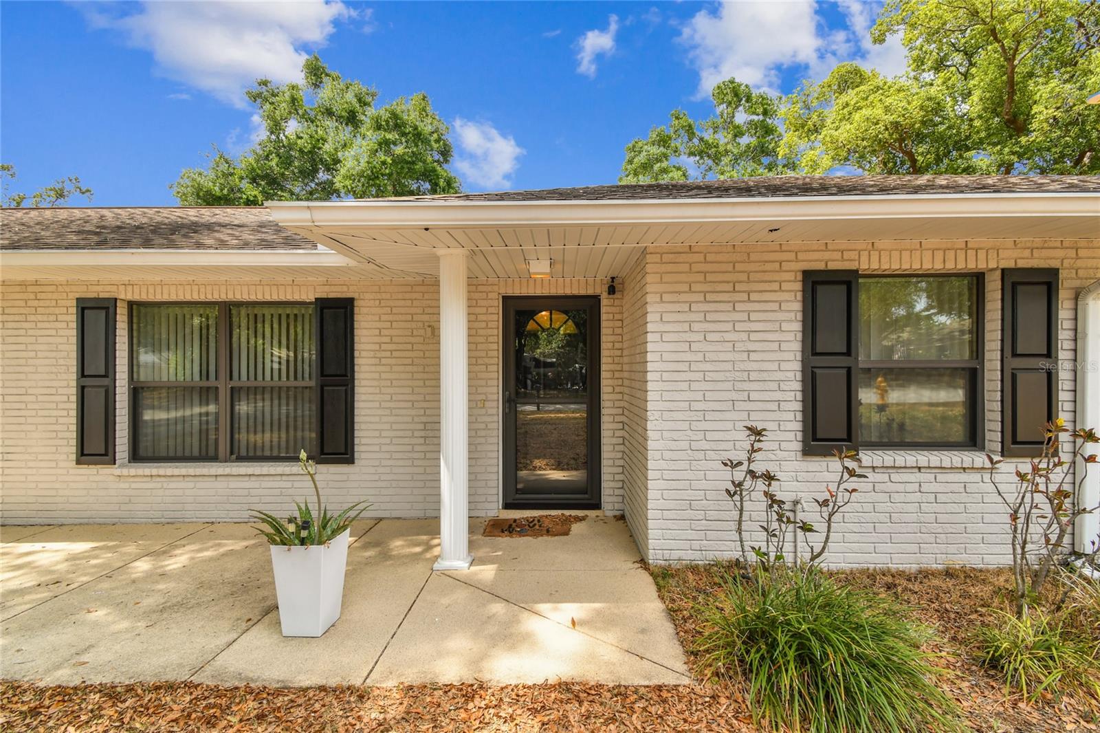 Image 5 of 81 For 1102 Shadowbrook Drive N