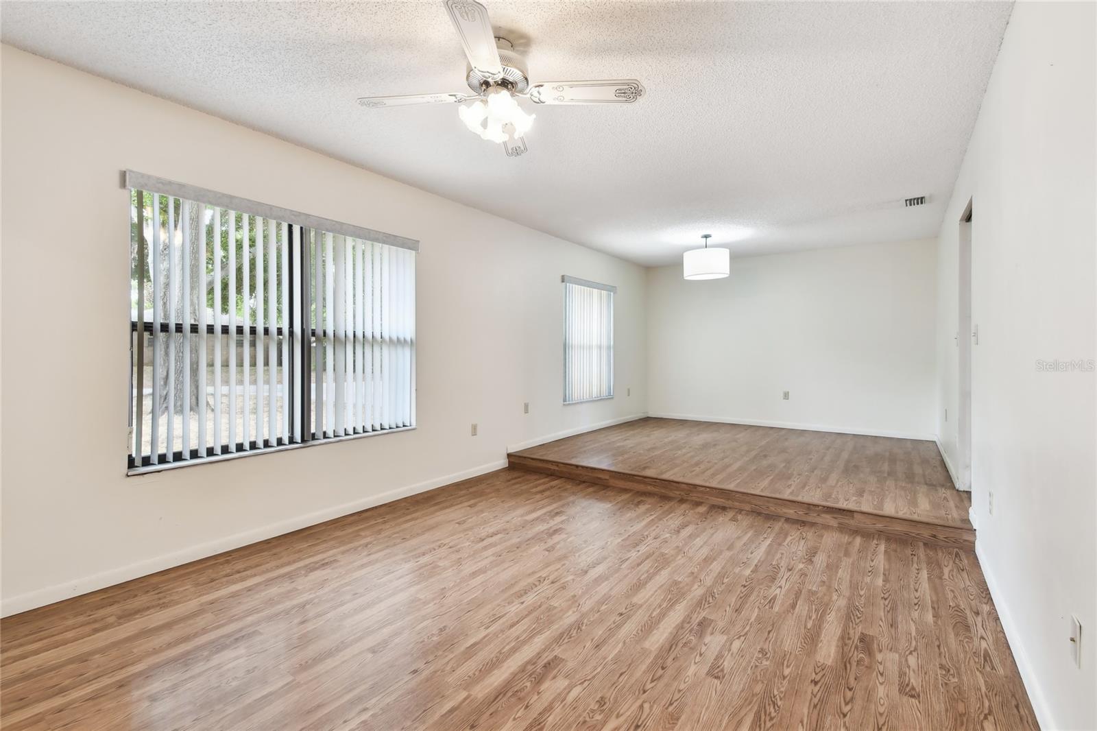 Image 9 of 81 For 1102 Shadowbrook Drive N