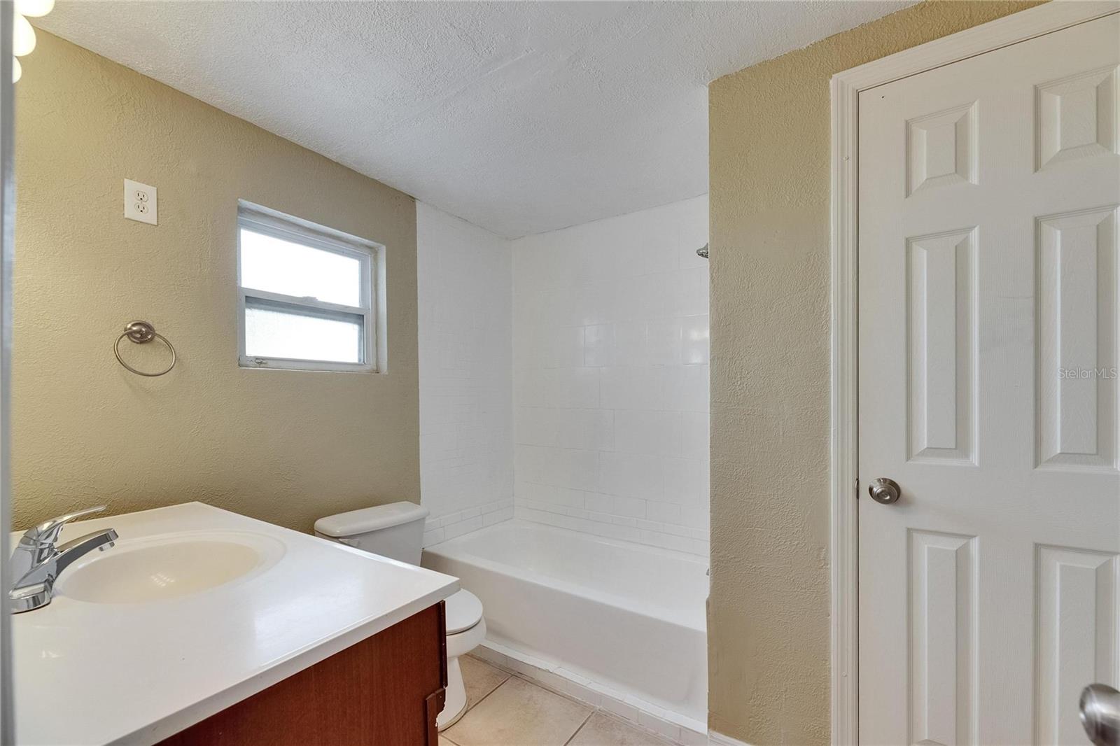 Image 17 of 42 For 2402 Harper Street
