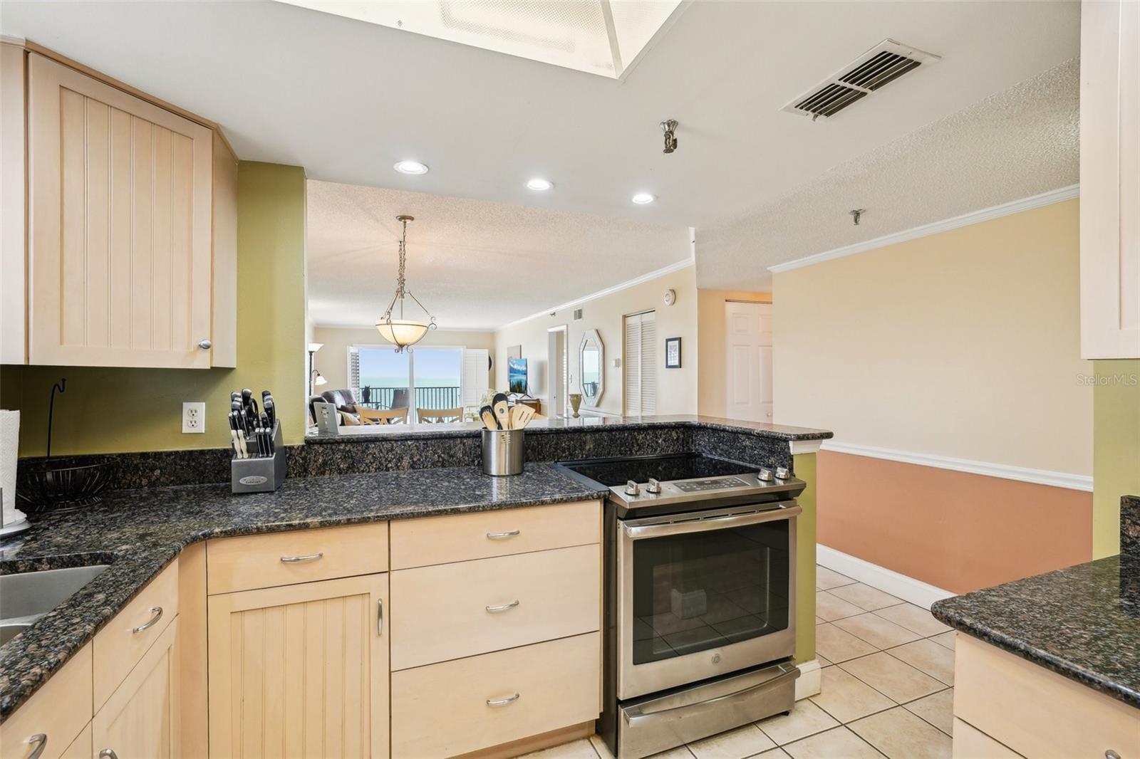 Image 17 of 56 For 14300 Gulf Boulevard 401