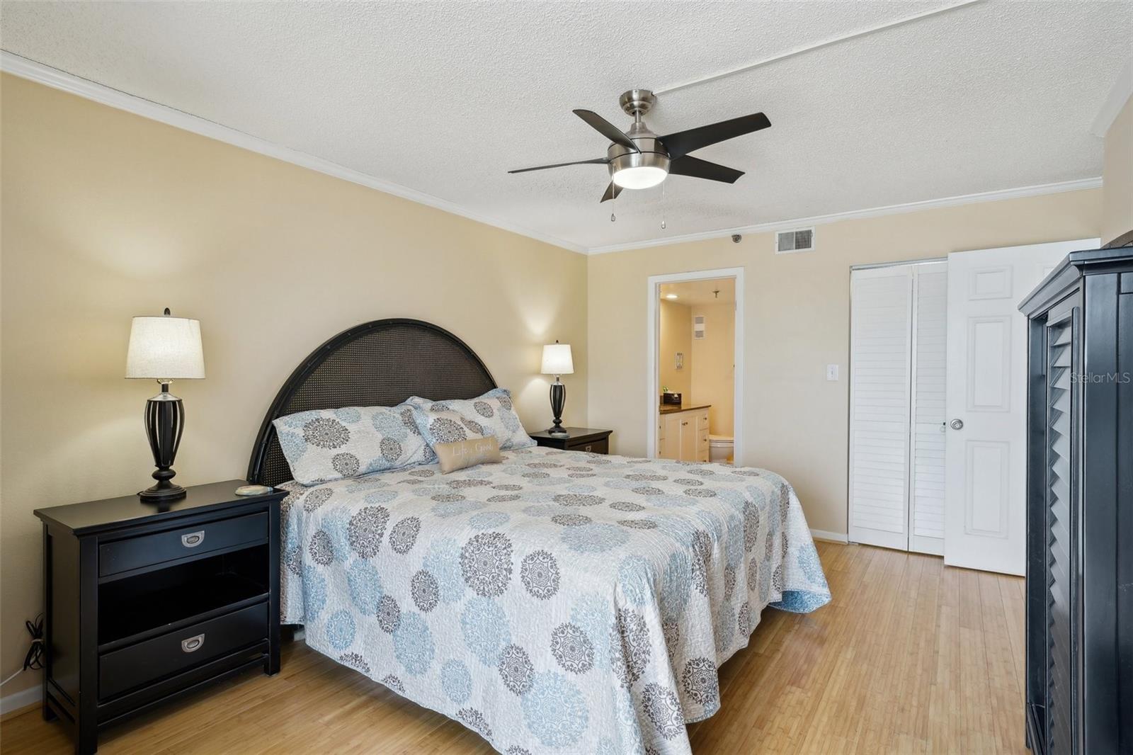 Image 21 of 56 For 14300 Gulf Boulevard 401