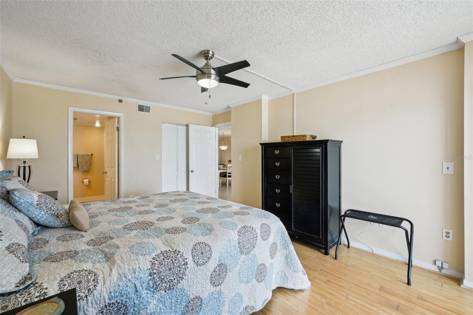 Image 22 of 56 For 14300 Gulf Boulevard 401
