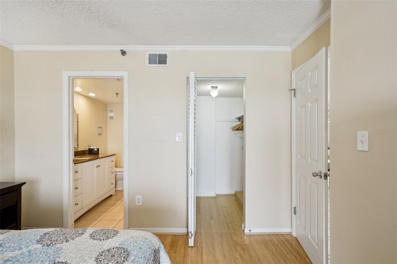 Image 23 of 56 For 14300 Gulf Boulevard 401