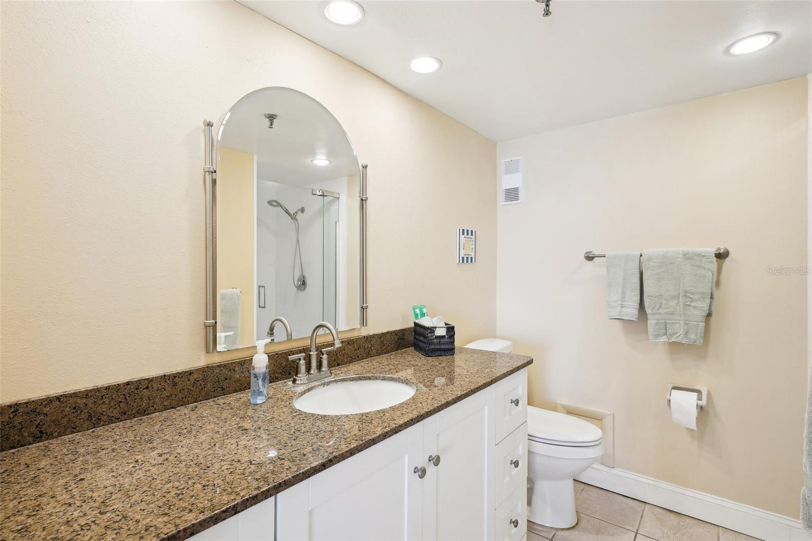 Image 25 of 56 For 14300 Gulf Boulevard 401
