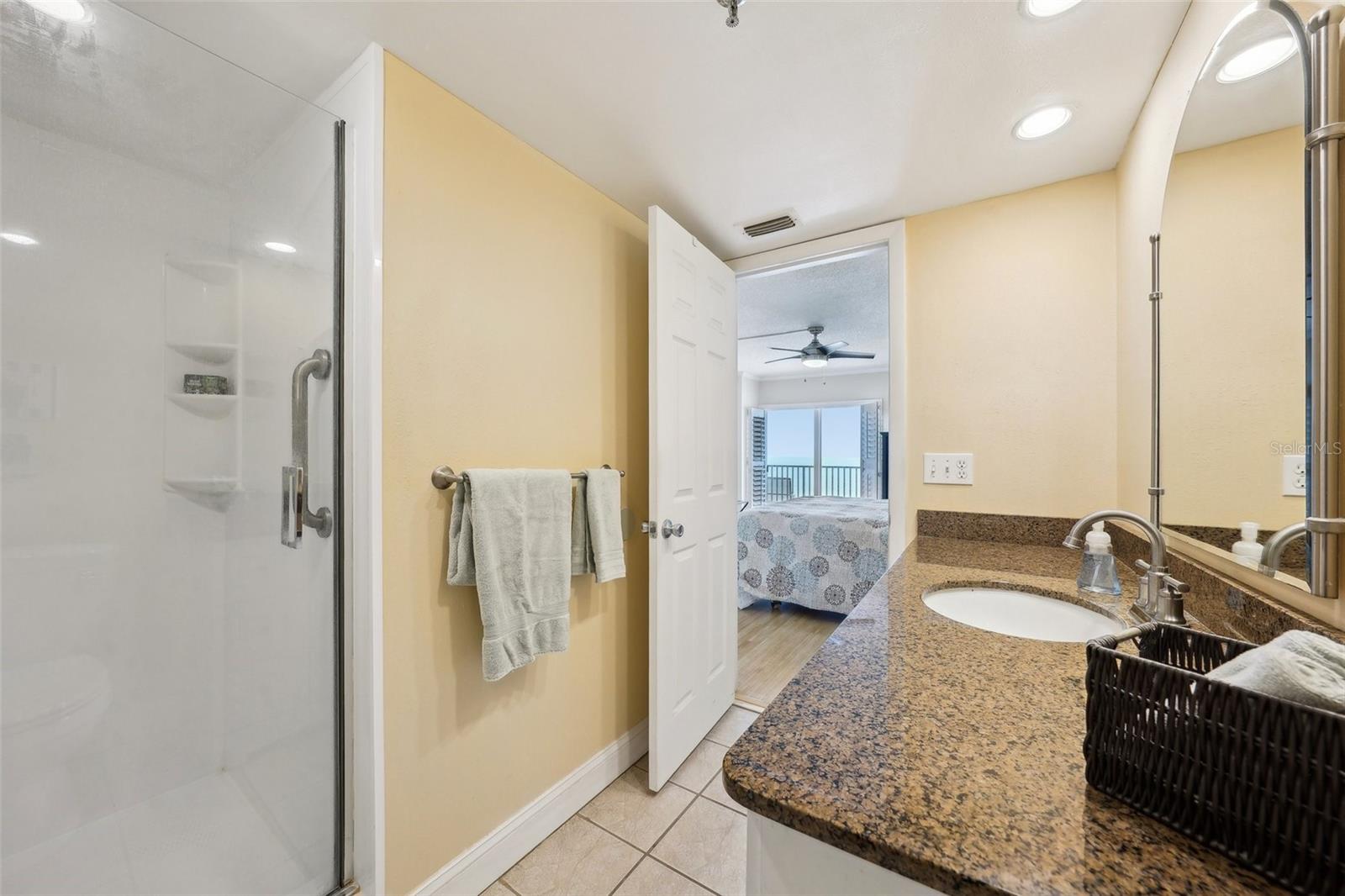 Image 27 of 56 For 14300 Gulf Boulevard 401
