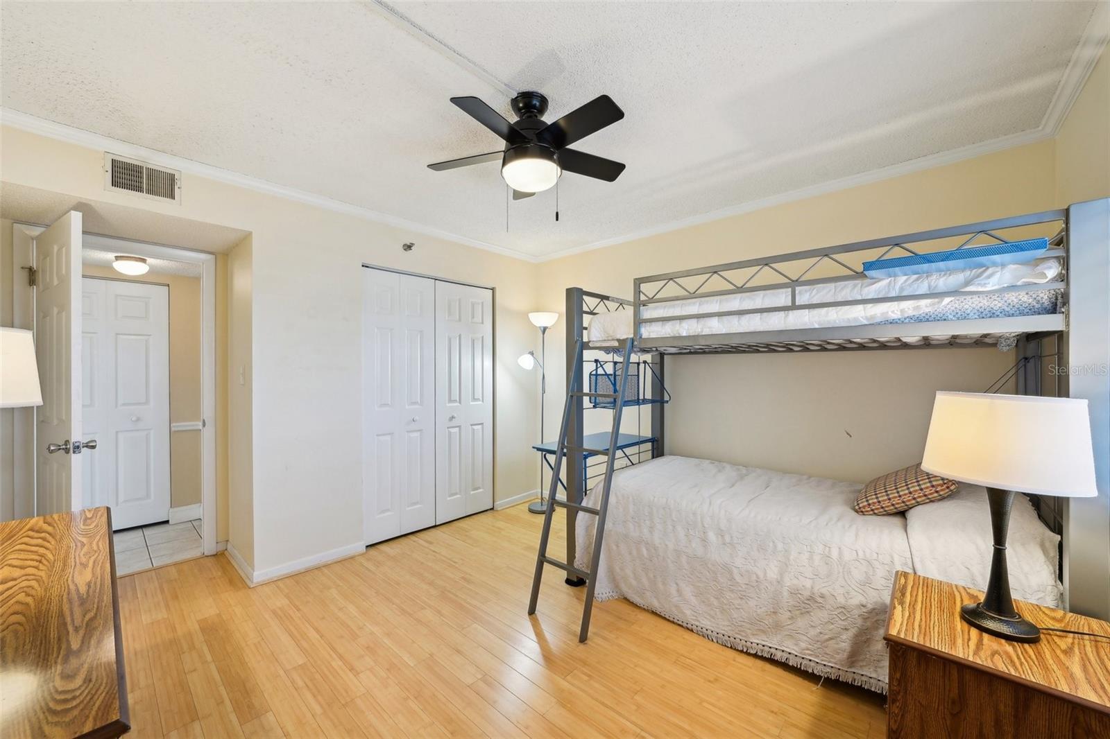 Image 29 of 56 For 14300 Gulf Boulevard 401