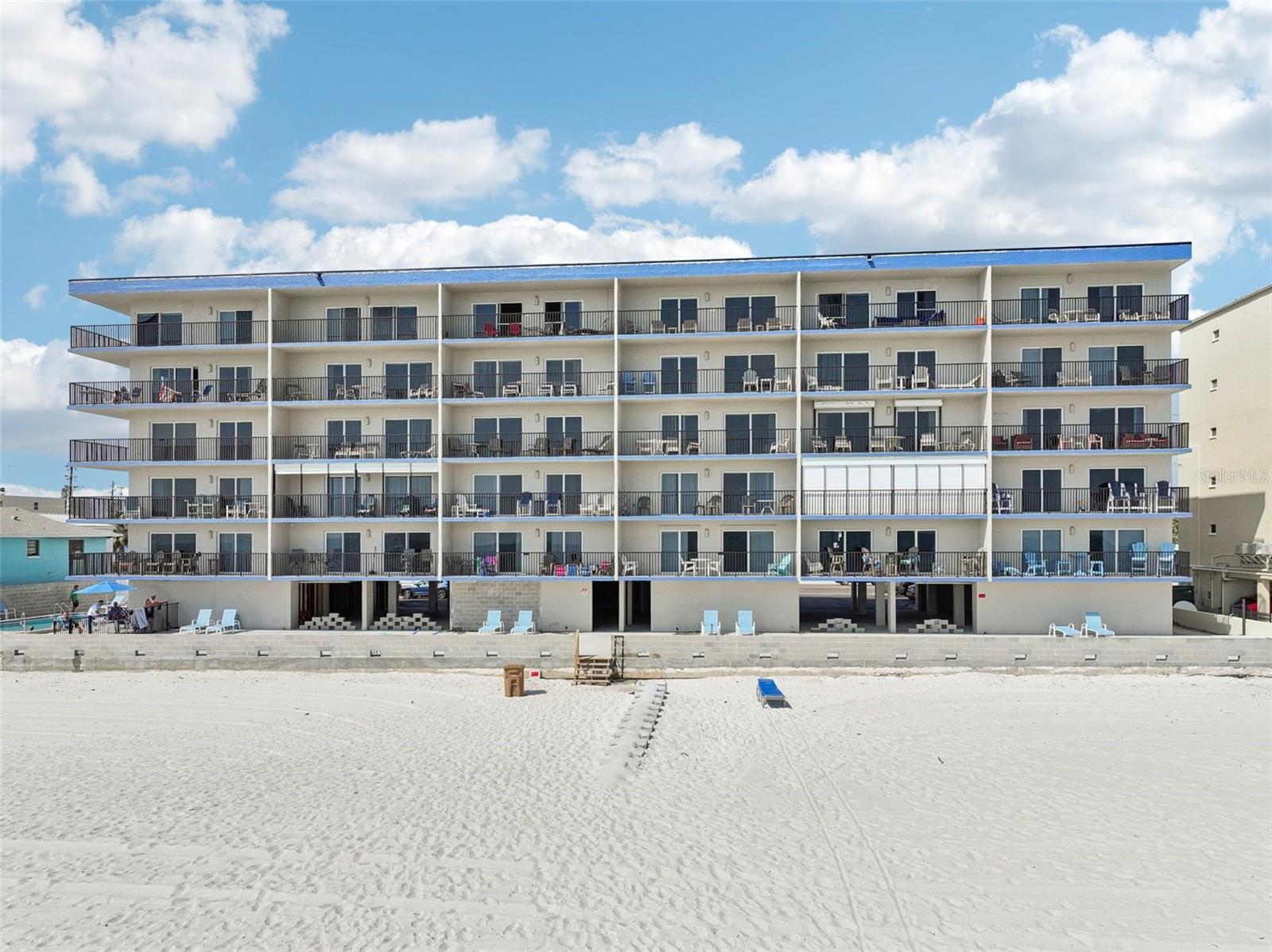 Image 37 of 56 For 14300 Gulf Boulevard 401
