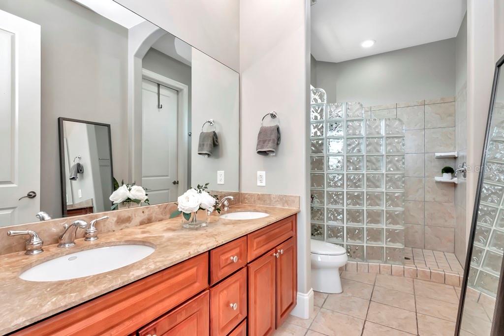 Image 20 of 24 For 275 Bayshore Boulevard 1708