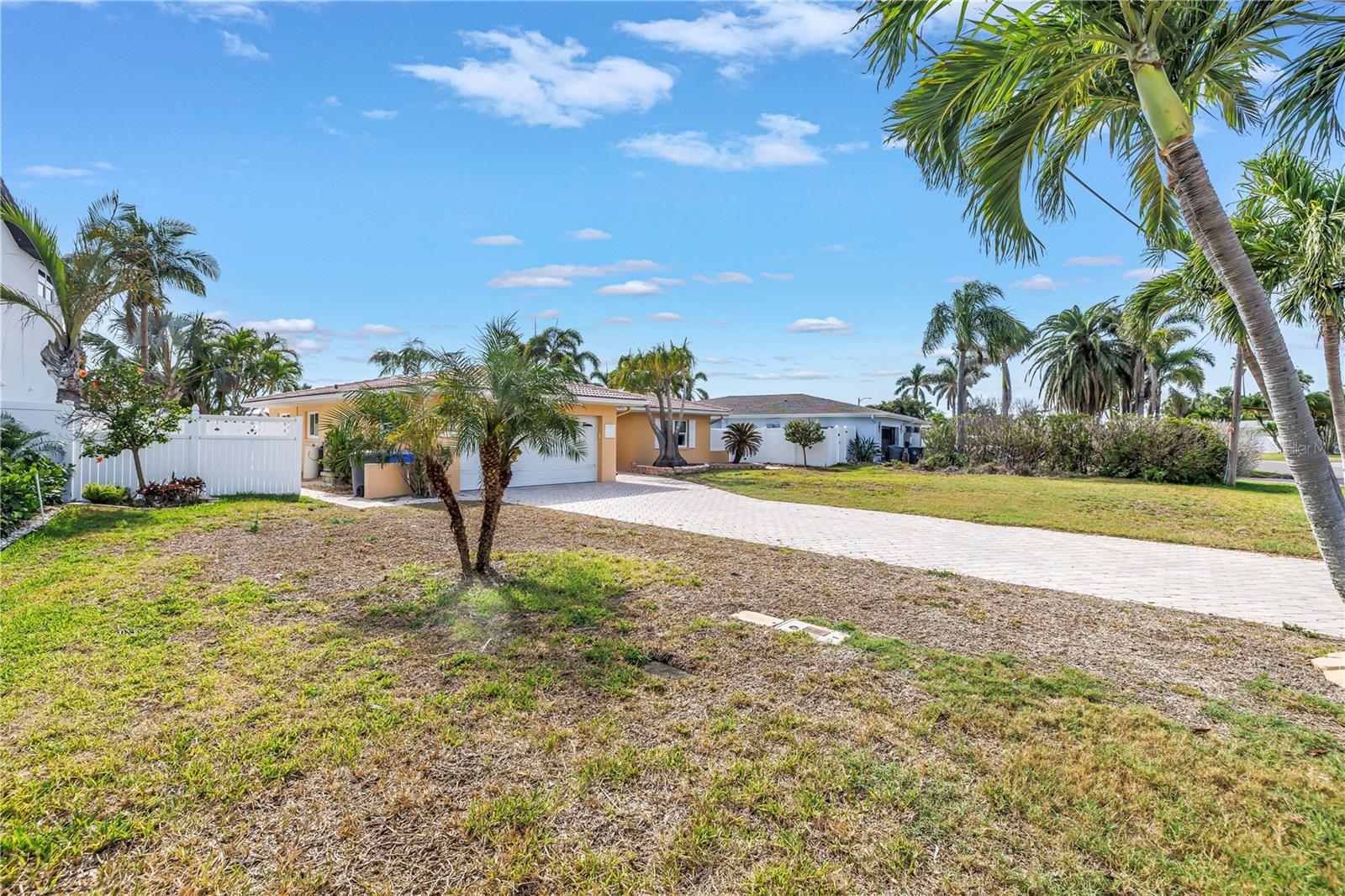 Image 4 of 80 For 10128 Yacht Club Drive