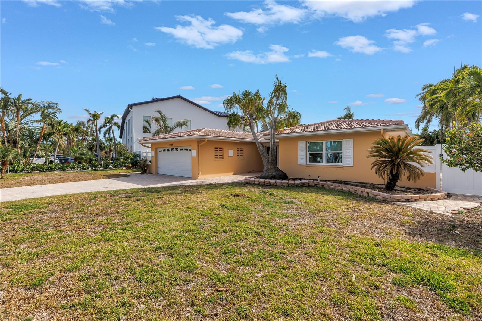 Image 6 of 80 For 10128 Yacht Club Drive