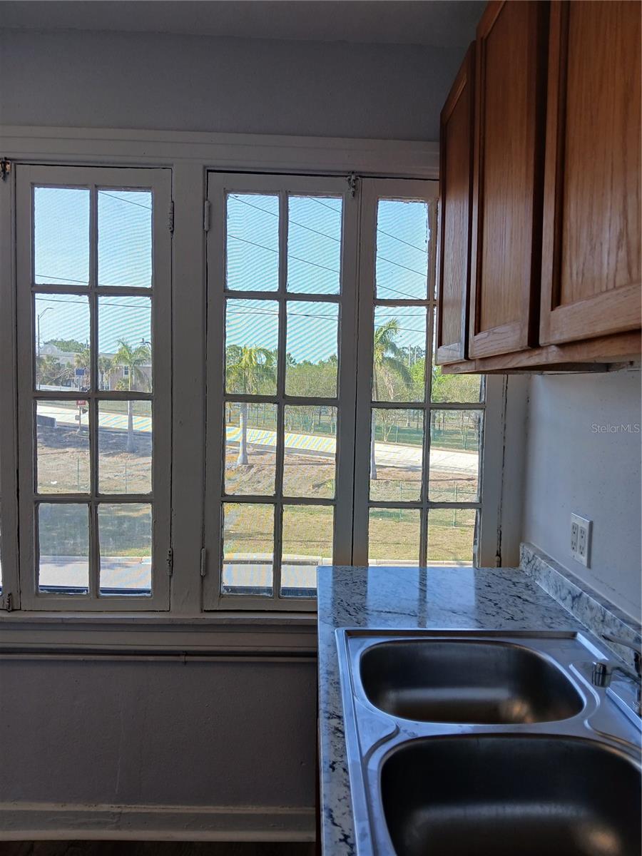 Image 6 of 25 For 730 4th Avenue N 2a