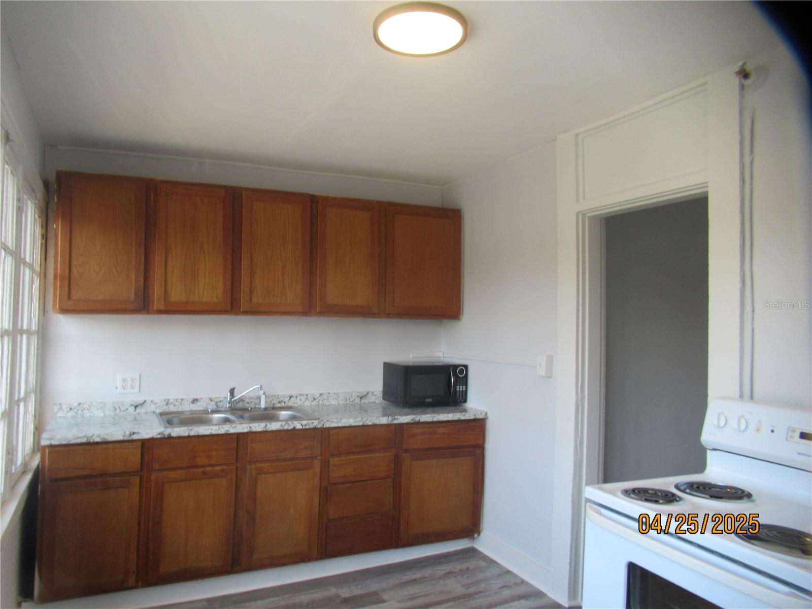 Image 8 of 25 For 730 4th Avenue N 2a