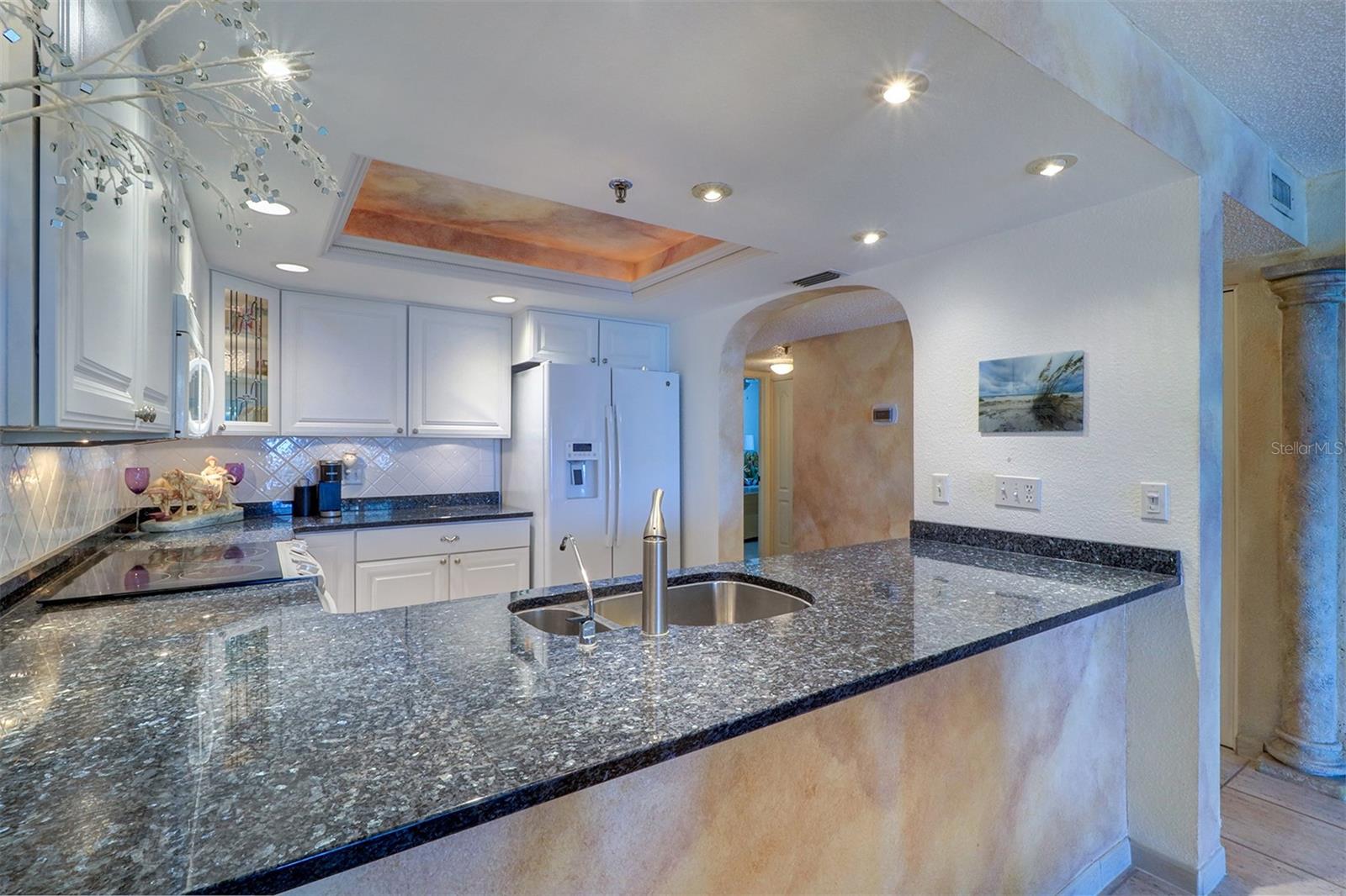 Image 13 of 46 For 2504 Gulf Boulevard 201