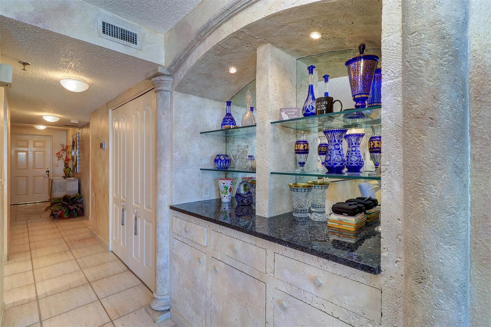 Image 14 of 46 For 2504 Gulf Boulevard 201