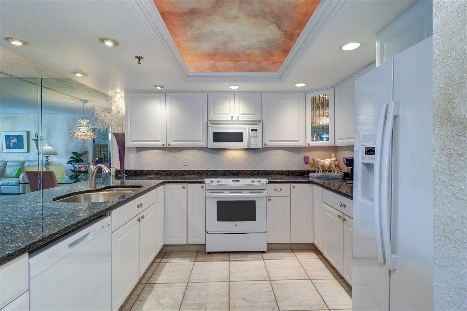 Image 16 of 46 For 2504 Gulf Boulevard 201