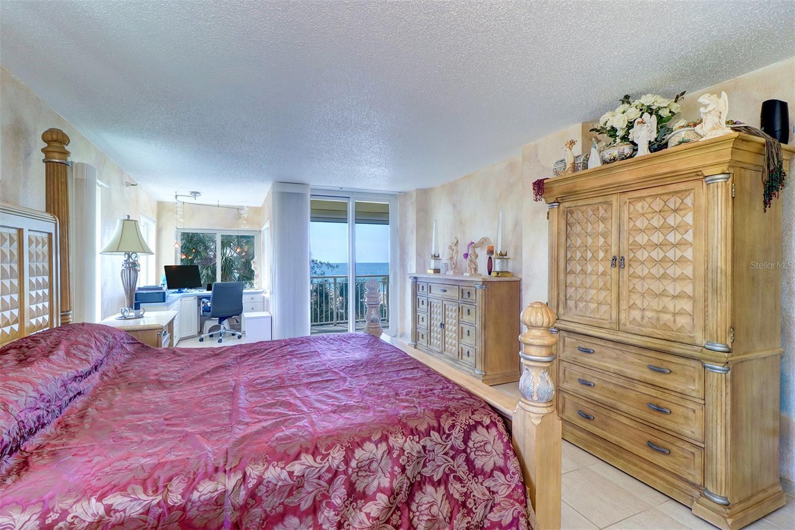 Image 20 of 46 For 2504 Gulf Boulevard 201