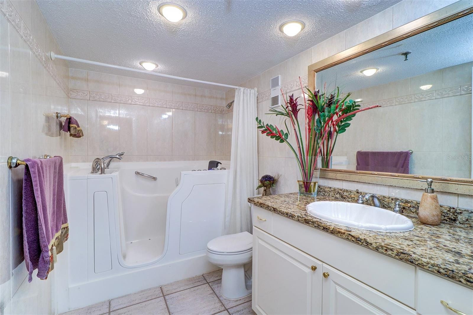 Image 27 of 46 For 2504 Gulf Boulevard 201